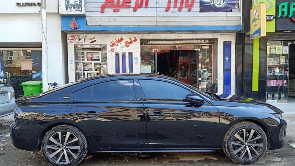غلاف هشام الزعيم لكماليات السيارات