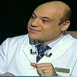 دكتور علاء نبيل الصادق  أستاذ جراحة التجميل بكلية الطب