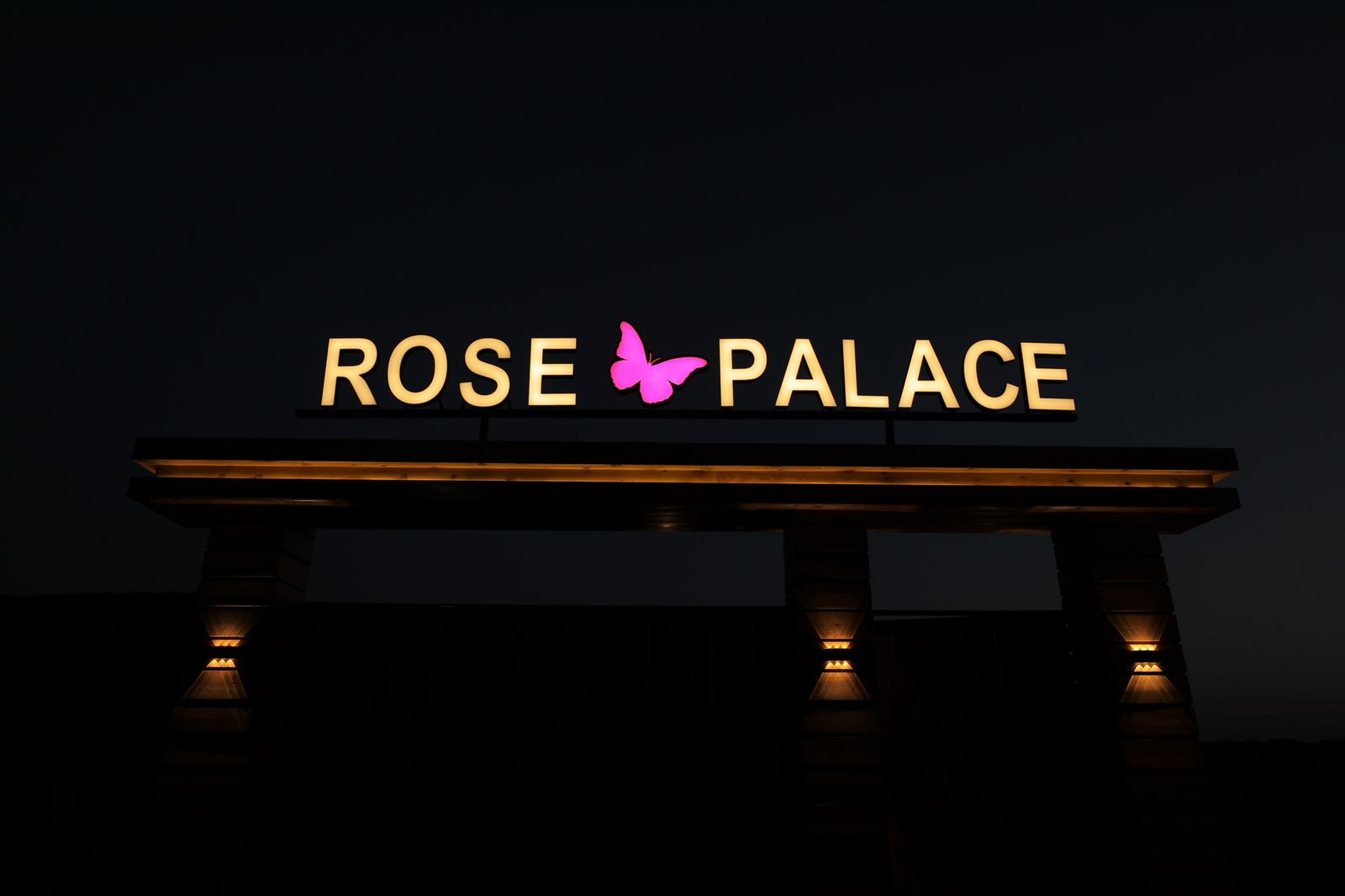 غلاف Rose palace